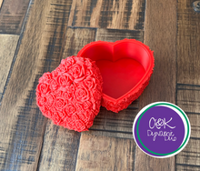 Load image into Gallery viewer, Heart Shaped Rose Box with Lid

