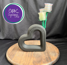 Load image into Gallery viewer, Heart Vase Set
